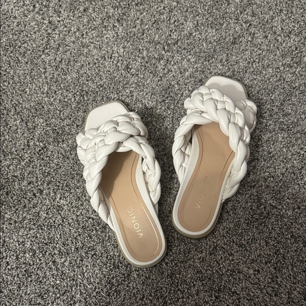 Vionic Women's Cream Braided Sandals